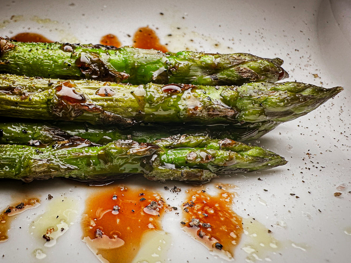 Casa Gomez: Gegrilde groene asperges met extra vierge olijfolie en balsamico azijn