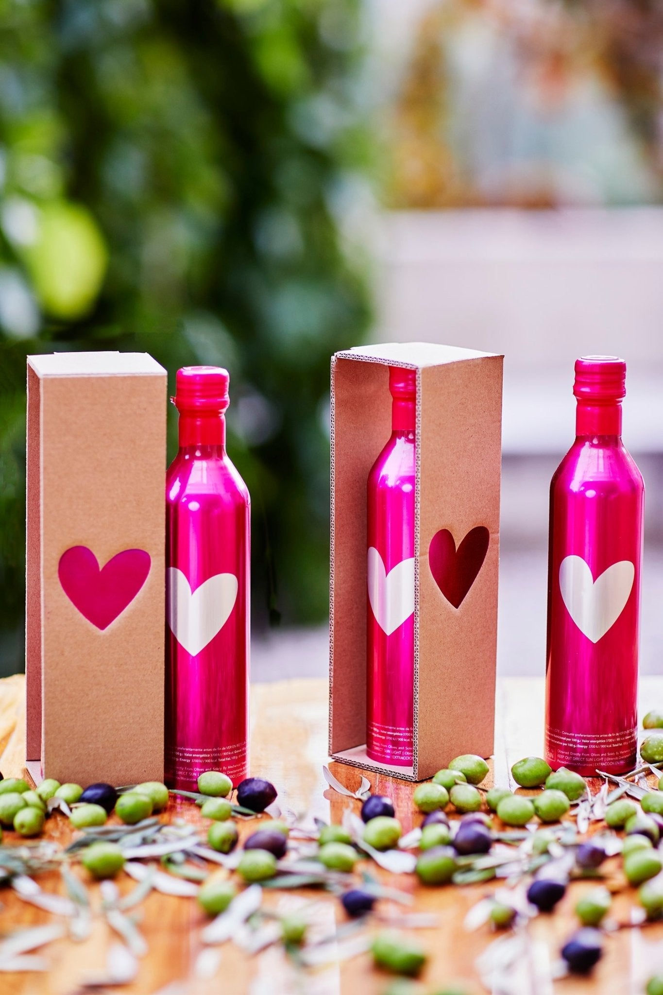 Exclusieve Premium Olijfolie: een kunstzinnig geschenk van Agatha Ruiz de la Prada en Señoríos de Relleu - Casa Gomez - Spaanse biologische extra vierge olijfolie