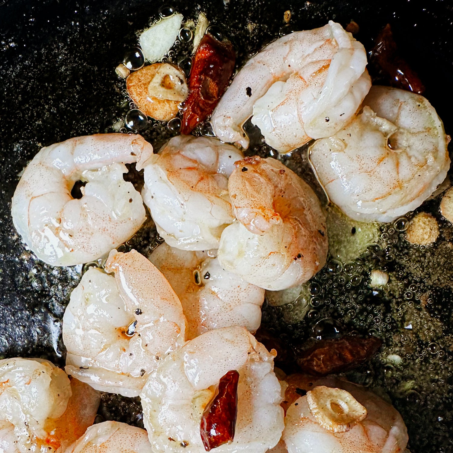 Casa Gomez Spaanse recept Gambas al Ajilo bakken met olijfolie Oro de Genave