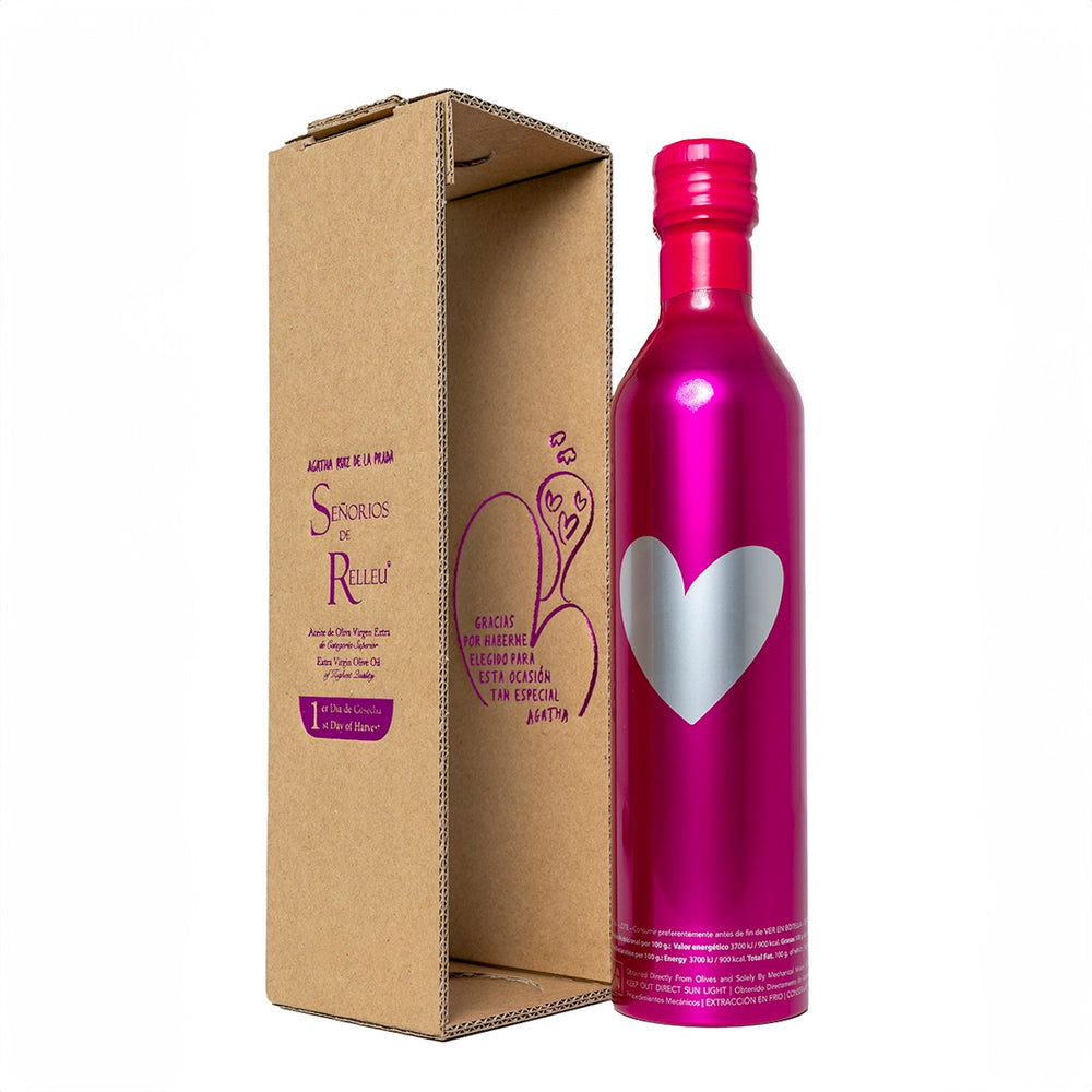 
                      
                        1e Oogstdag Extra Vierge Olijfolie van Señoríos de Relleu by Agatha Ruiz de la Prada (limited edition) in geschenk verpakking
                      
                    
