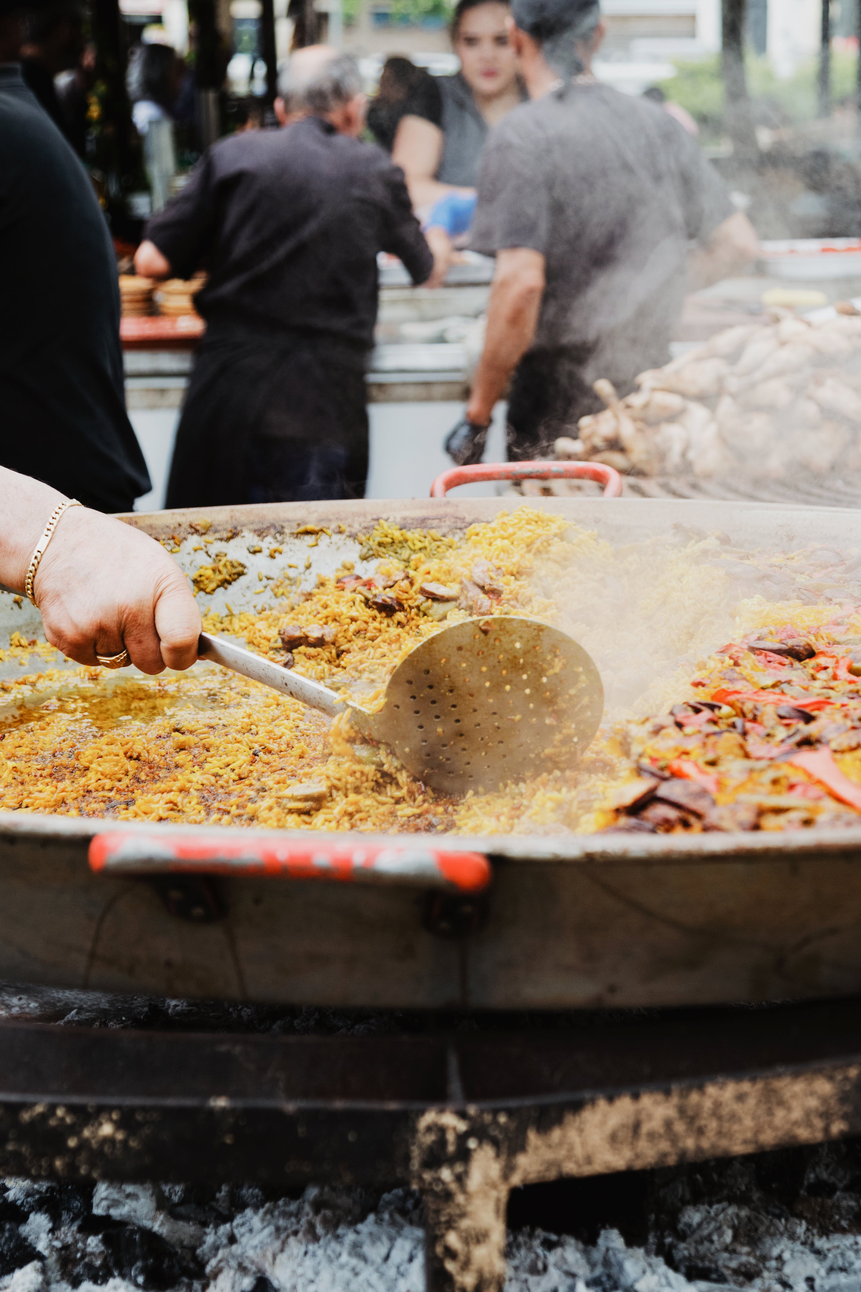Spaanse Paella bereid met Spaanse extra virgen olijfolie